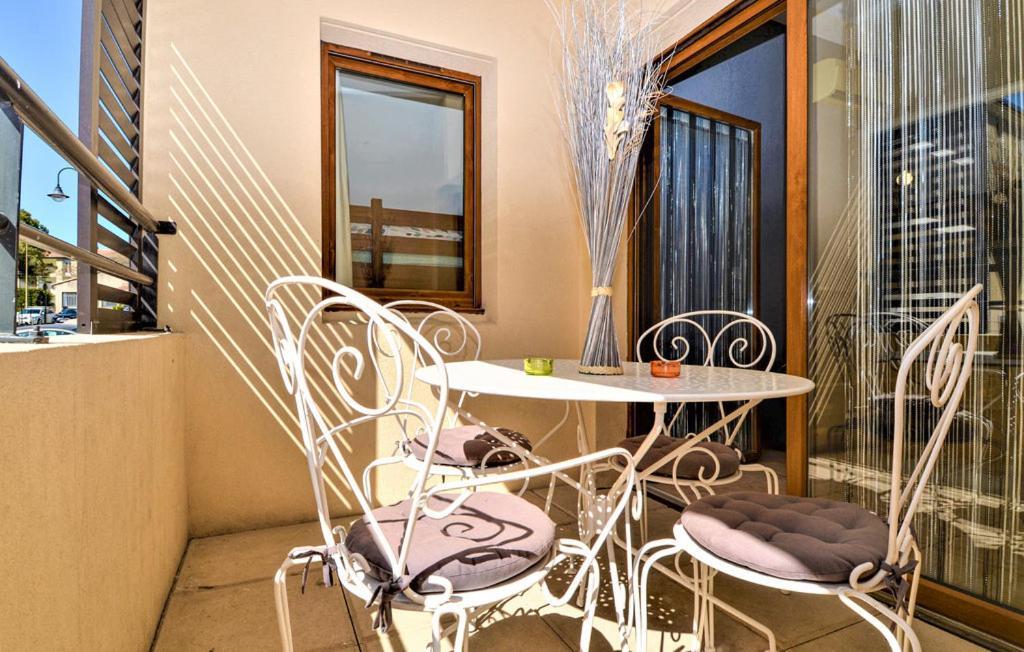 LE MAS DES OLIVIERS appartement 3 min a pied du centre d'Uzès parking piscine Esterno foto